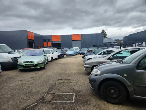 Store Automobile 42 à Villars